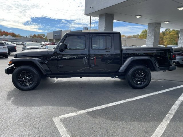 Used 2022 Jeep Gladiator Sport image 8