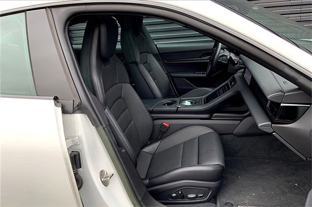 Used 2022 Porsche Taycan image 24