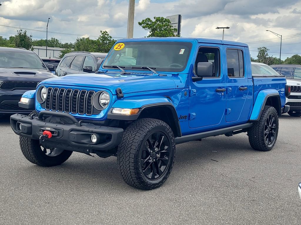 Used 2025 Jeep Gladiator Sport AWD/4WD image 2