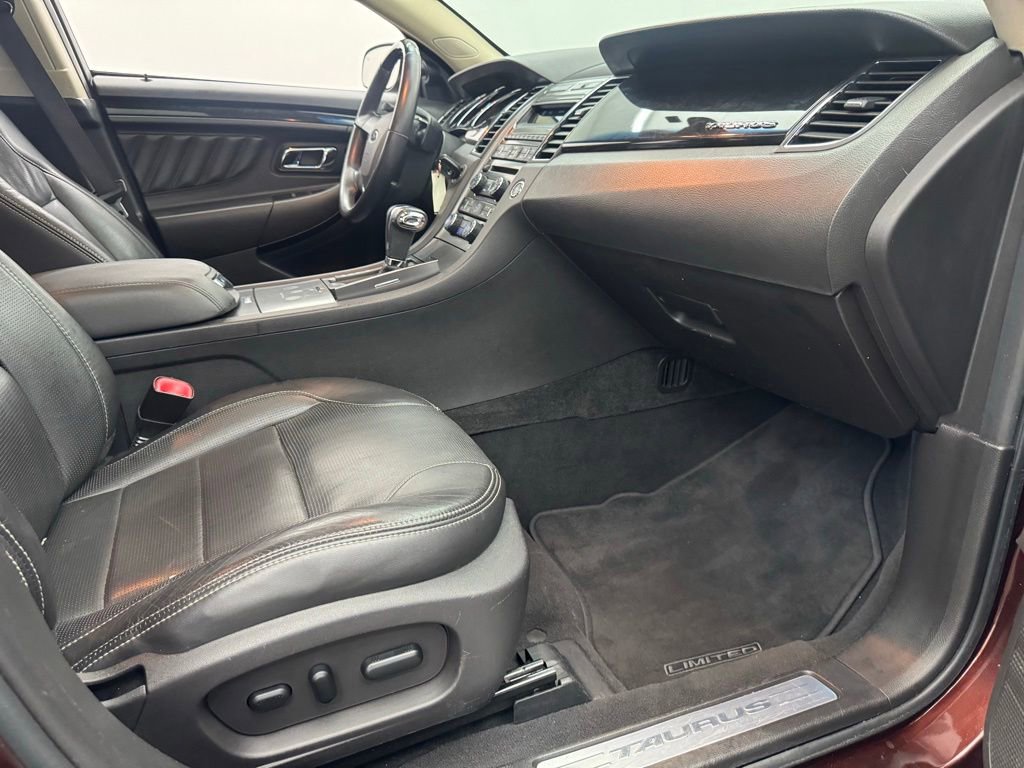 Used 2010 Ford Taurus Limited FWD image 30