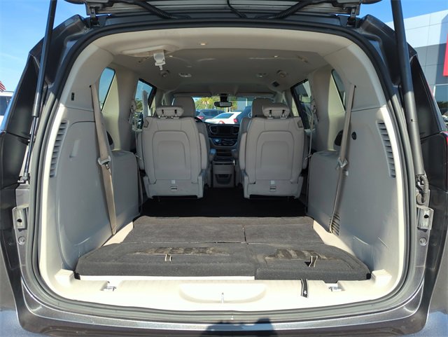 Used 2021 Chrysler Voyager Lxi image 15