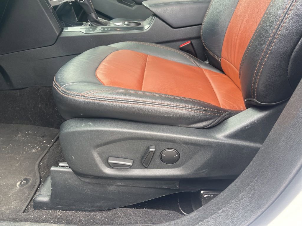 Used 2019 Ford Explorer XLT w/ Equipment Group 202A image 16