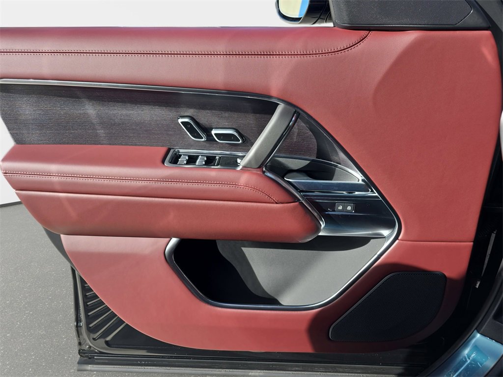 New 2026 Land Rover Range Rover SE image 28