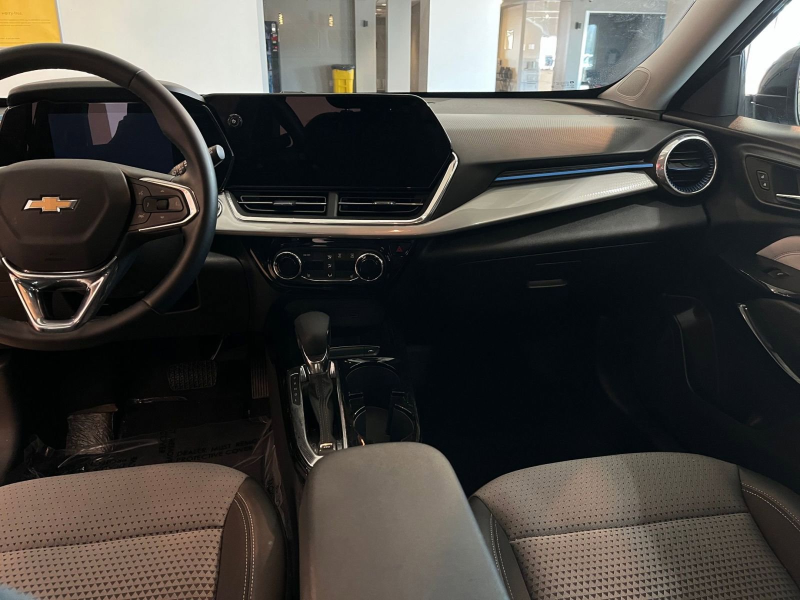 Used 2025 Chevrolet Trax LT w/ LT Convenience Package image 34