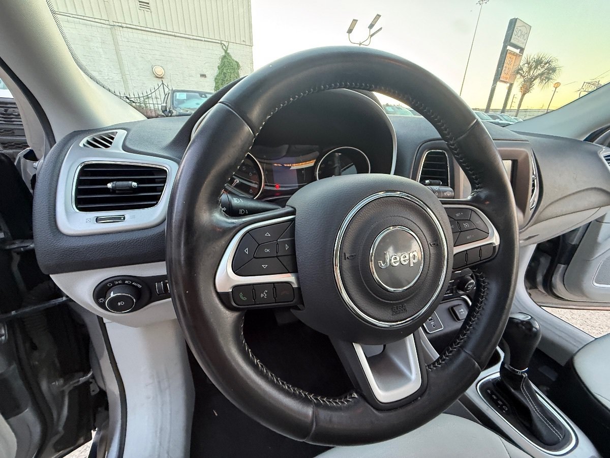 Used 2019 Jeep Compass Latitude FWD image 23
