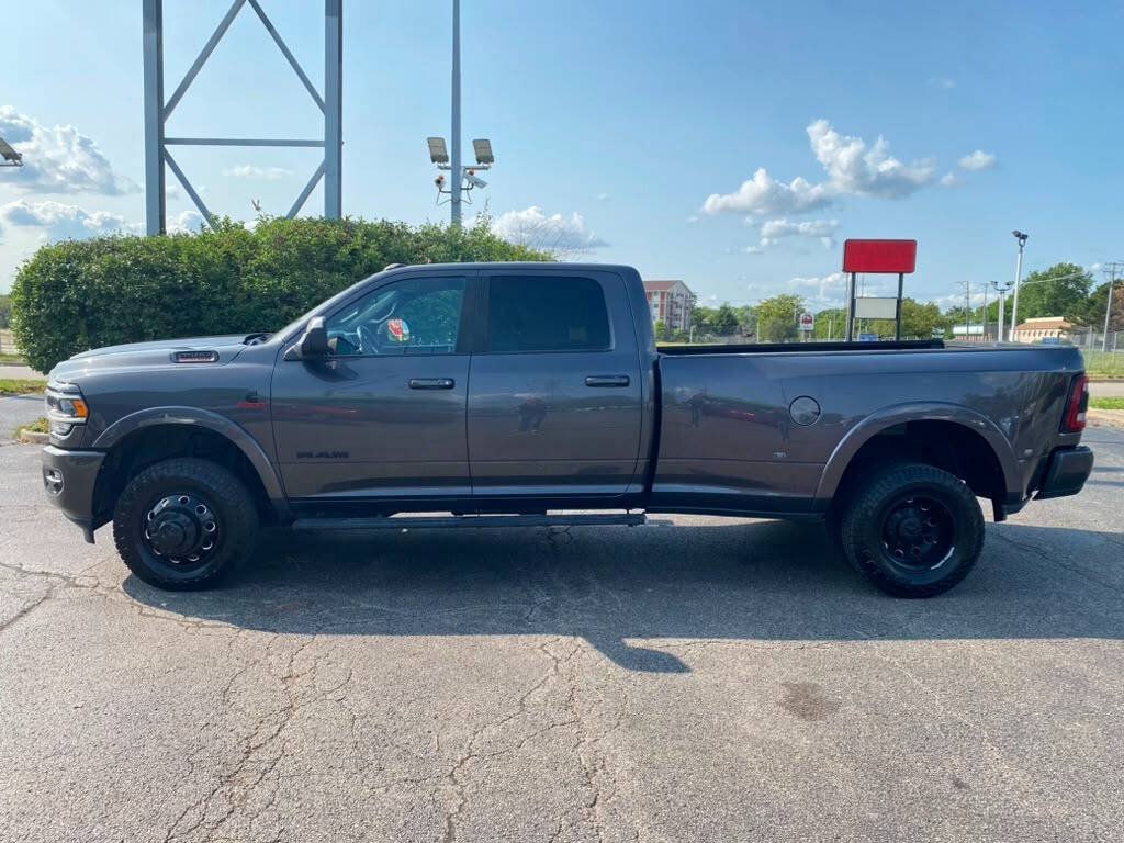 Used 2022 RAM 3500 Laramie w/ Night Edition AWD/4WD image 5