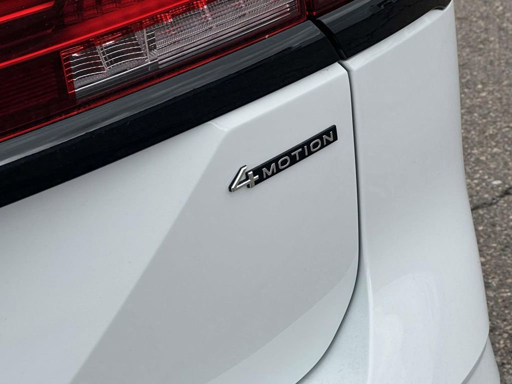 Certified 2025 Volkswagen Atlas Peak Edition SE image 13