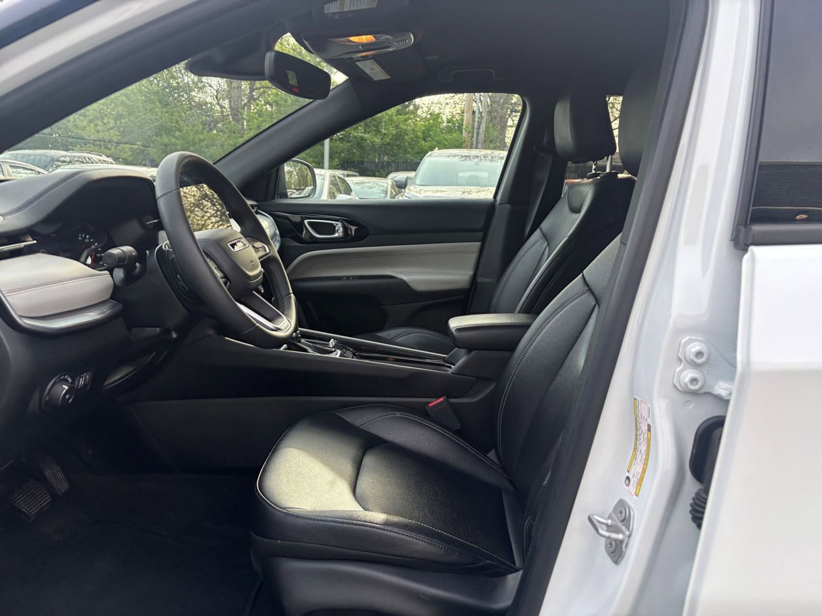 Used 2025 Jeep Compass Limited image 25