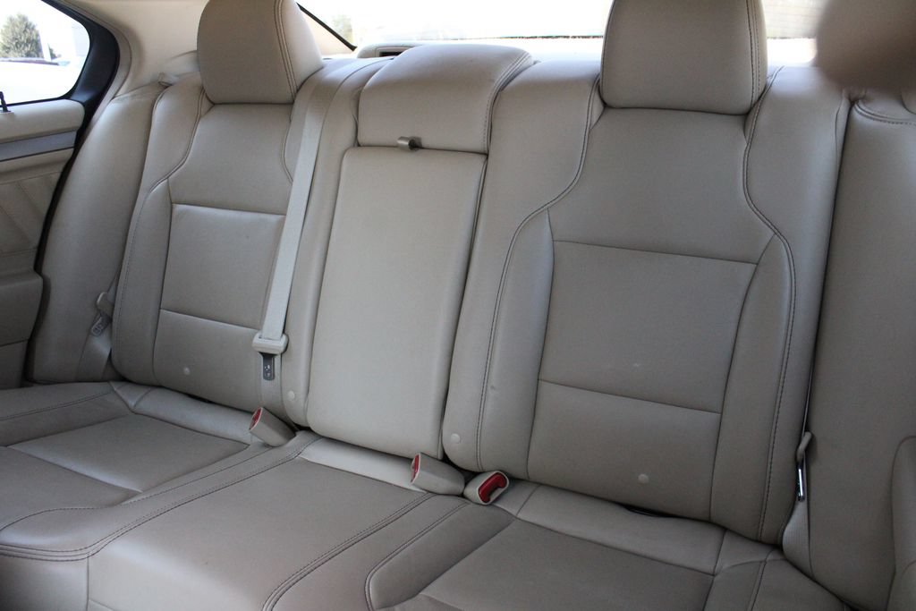 Used 2013 Ford Taurus SEL FWD image 19