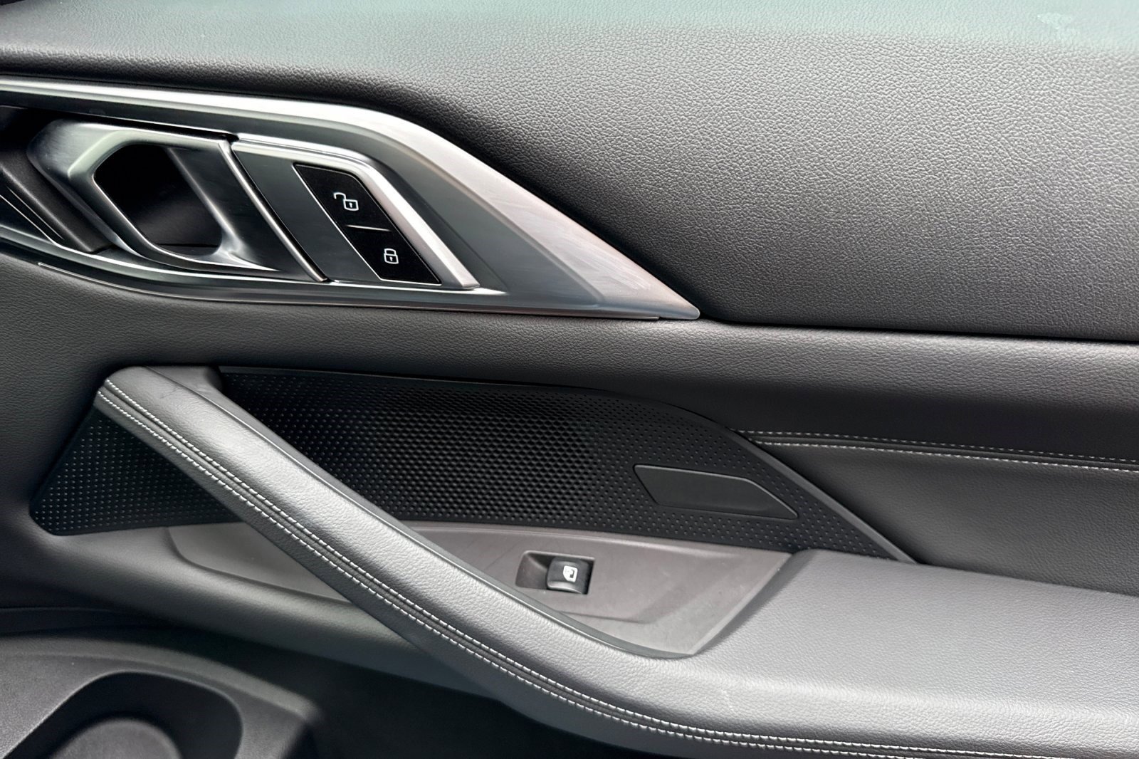 Used 2025 BMW 430i Coupe w/ Premium Package image 20