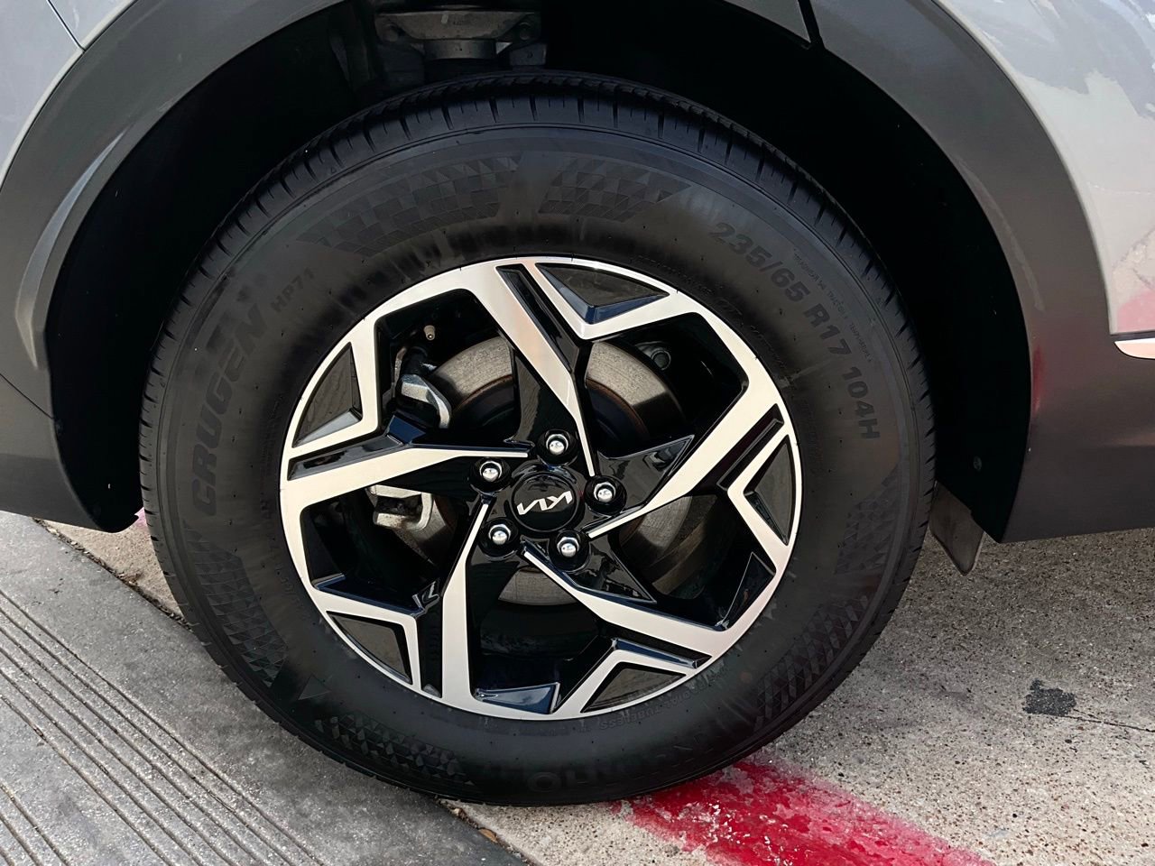 Used 2025 Kia Sportage LX image 9