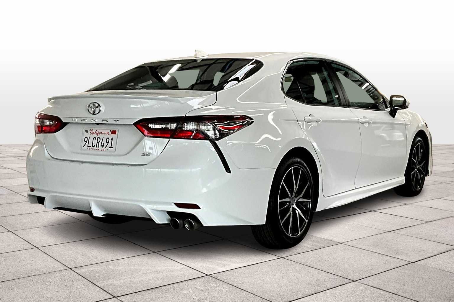 Used 2024 Toyota Camry SE w/ Cold Weather Package image 16