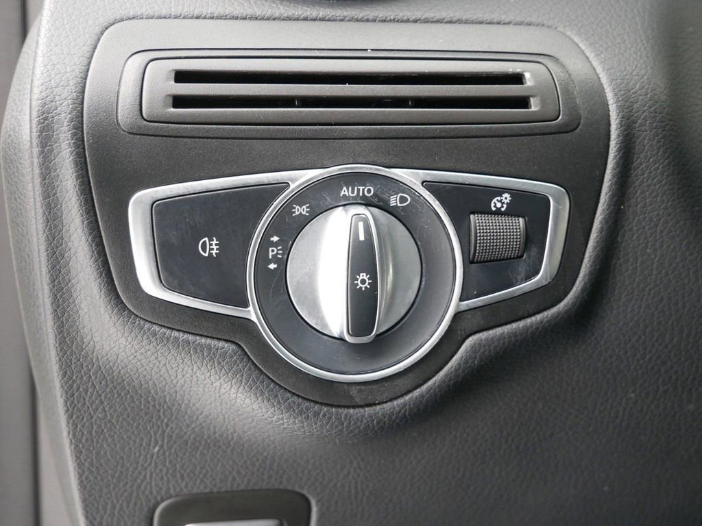 Used 2021 Mercedes-Benz GLC 300 4MATIC image 18