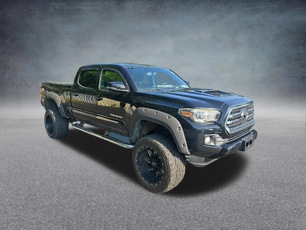 Used 2017 Toyota Tacoma TRD Sport w/ Tow Package AWD/4WD image 2