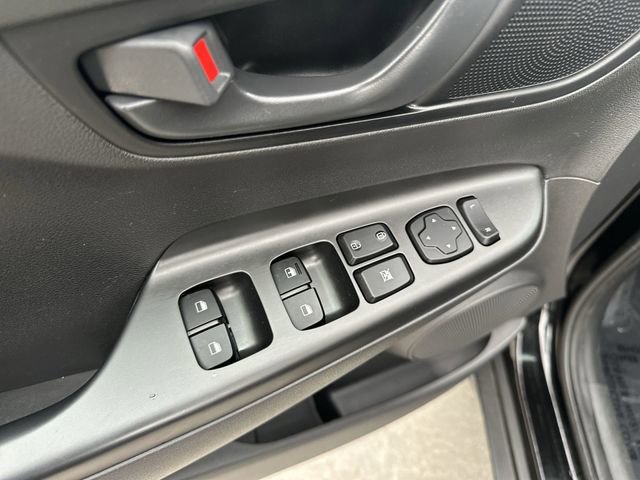 Used 2022 Hyundai Kona SEL image 15