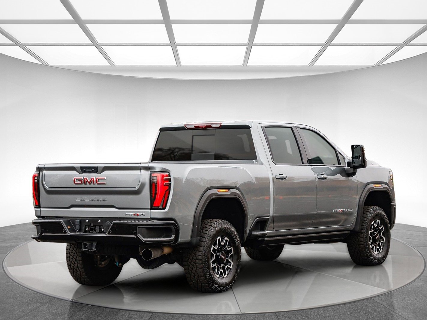Used 2025 GMC Sierra 2500 AT4X image 4