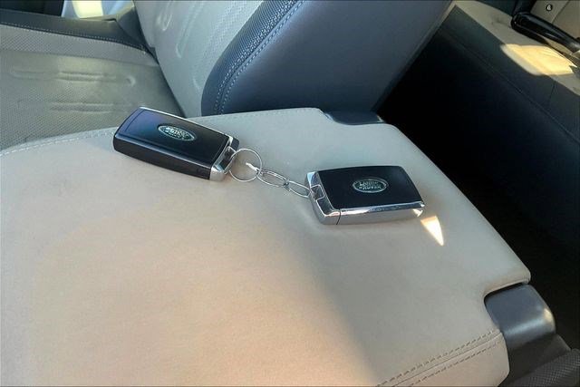 Used 2022 Land Rover Defender 90 X-Dynamic S image 12