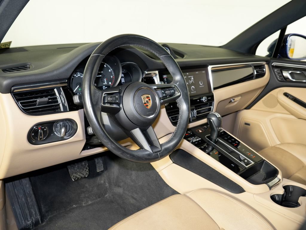 Certified 2024 Porsche Macan image 4