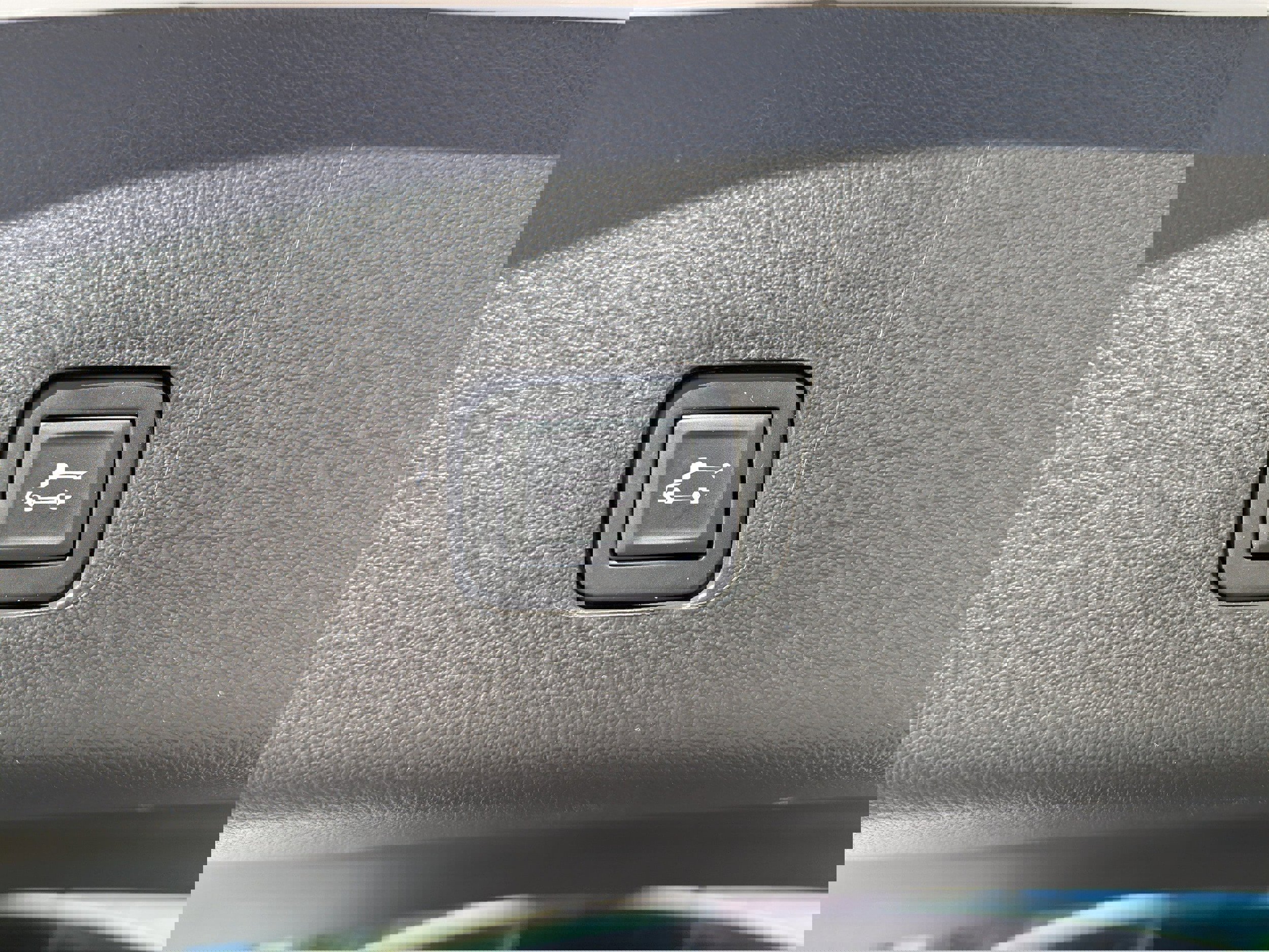 Used 2020 Chevrolet Traverse LT w/ LT Premium Package image 9