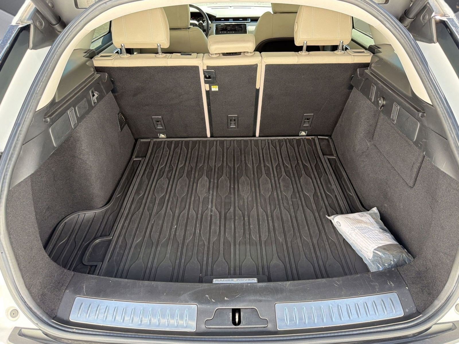 Used 2018 Land Rover Range Rover Velar S image 33