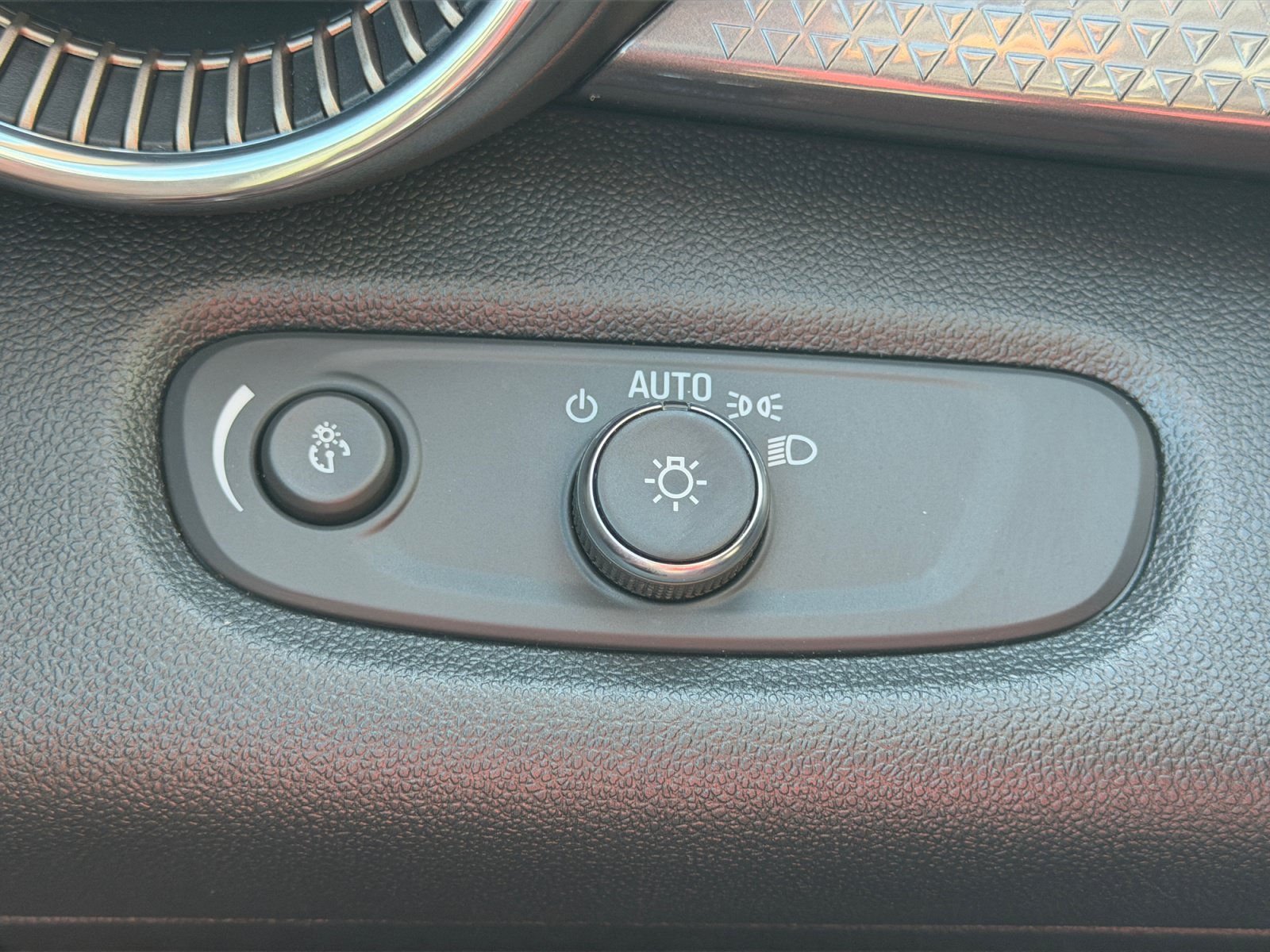 Certified 2025 Chevrolet Trax ACTIV w/ Sunroof Package FWD image 21