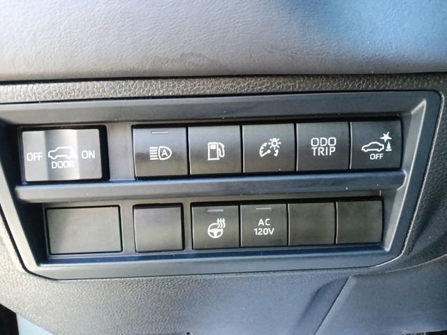 Used 2025 Toyota Sequoia Platinum AWD/4WD image 18