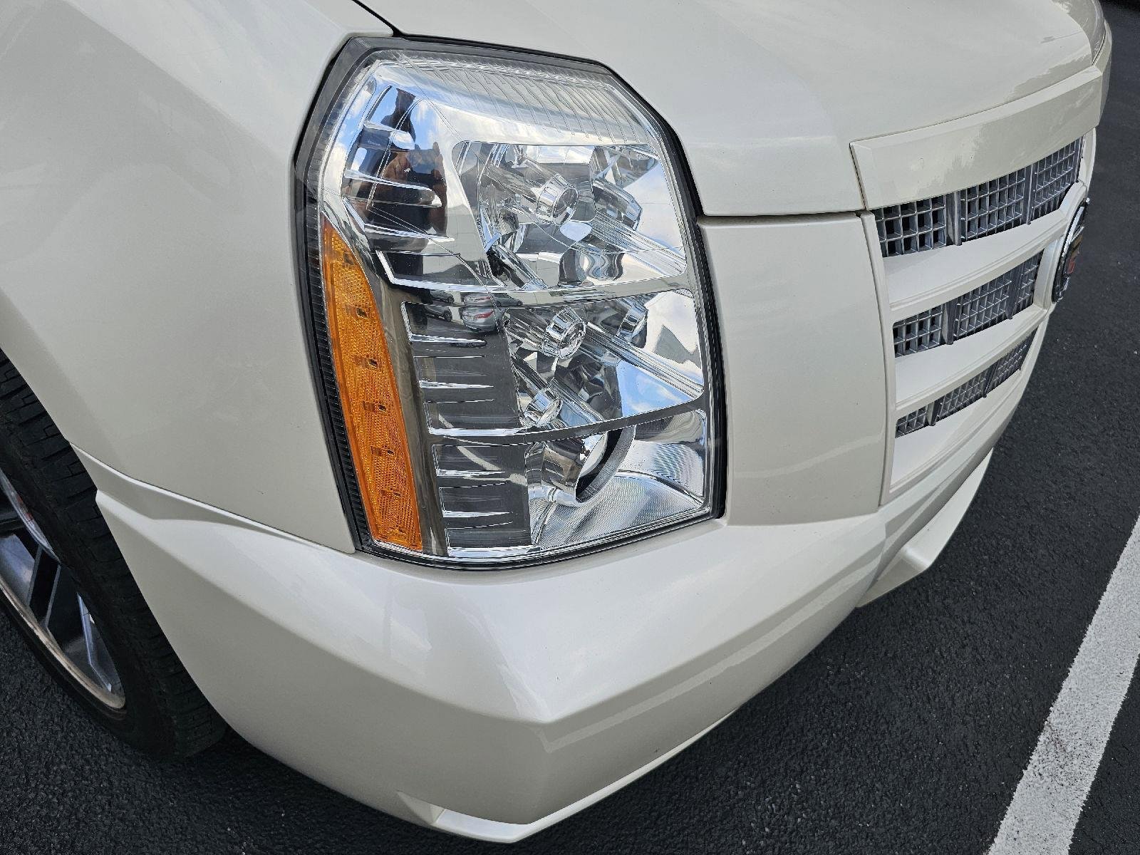 Used 2013 Cadillac Escalade Premium AWD/4WD image 35