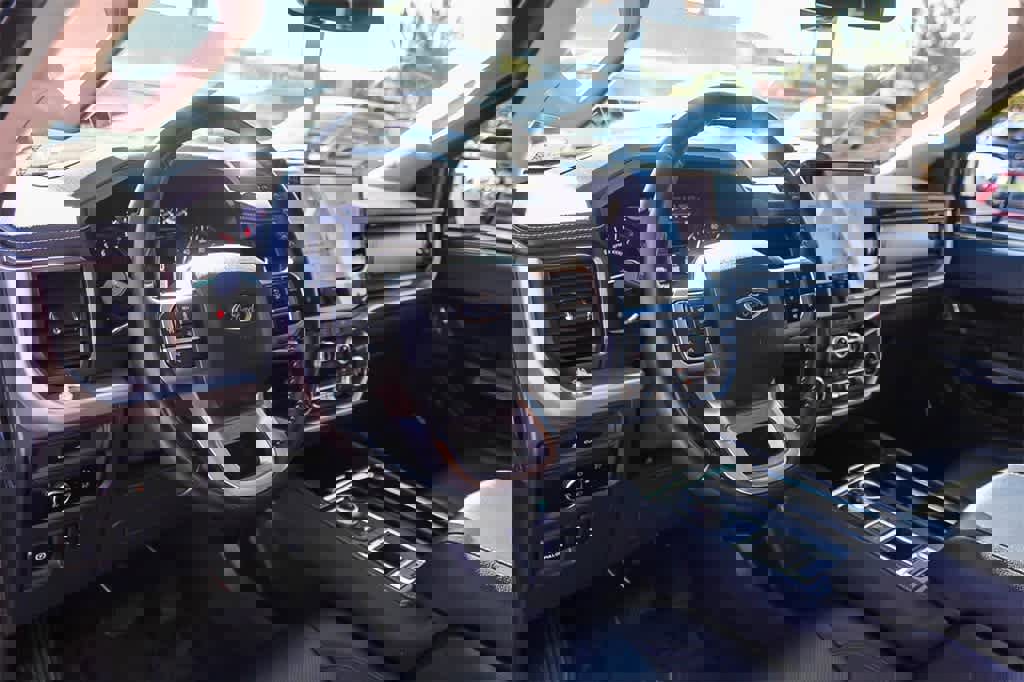 Used 2024 Ford Expedition XLT image 23