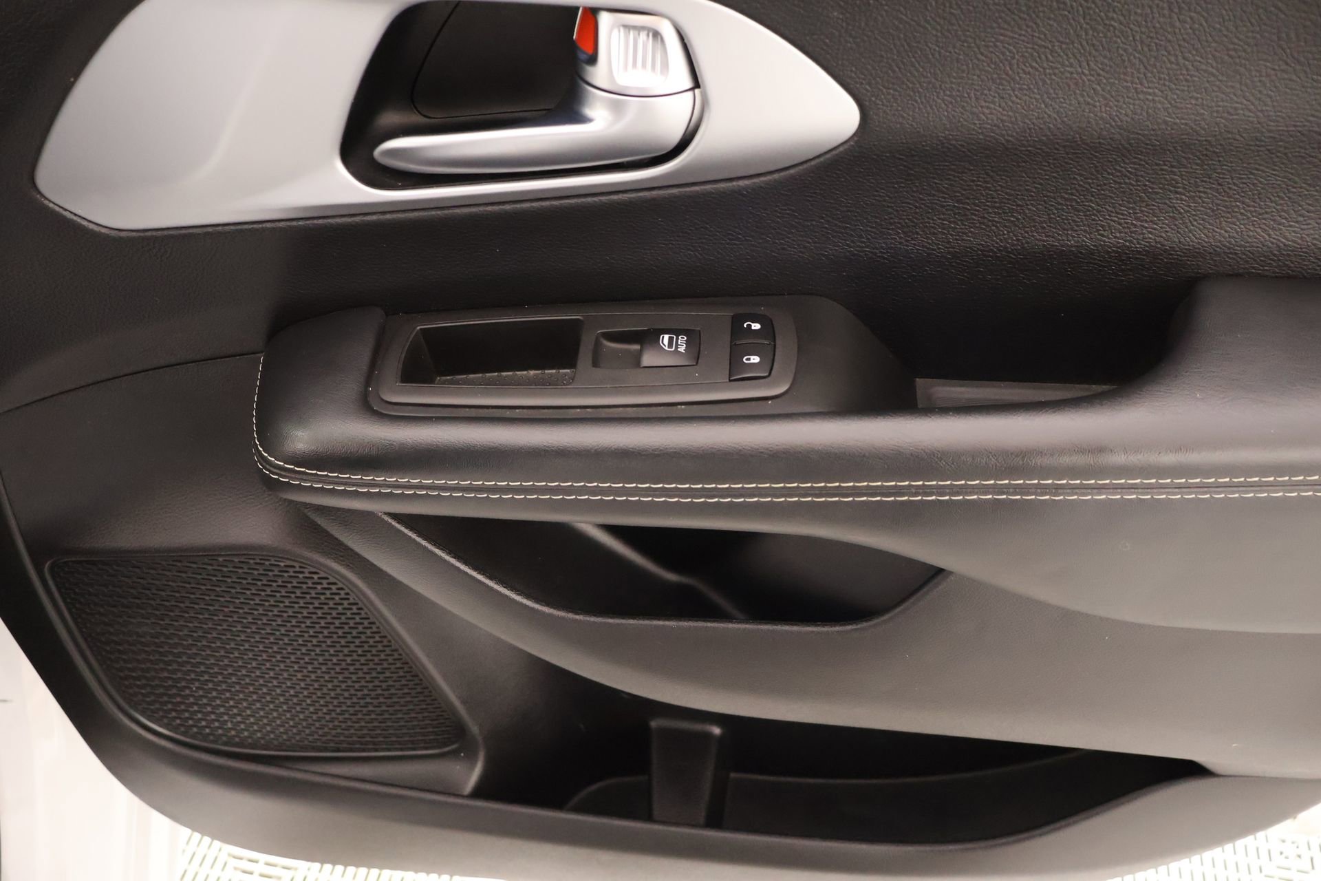 Used 2021 Chrysler Pacifica Touring w/ S Appearance Package image 16