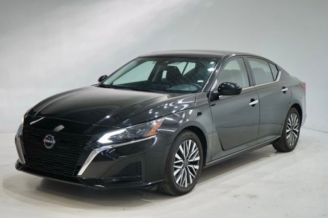 Used 2023 Nissan Altima 2.5 SV image 3