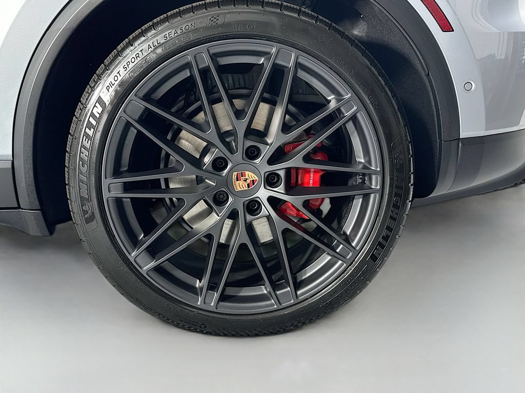 New 2026 Porsche Macan GTS Electric AWD/4WD image 33
