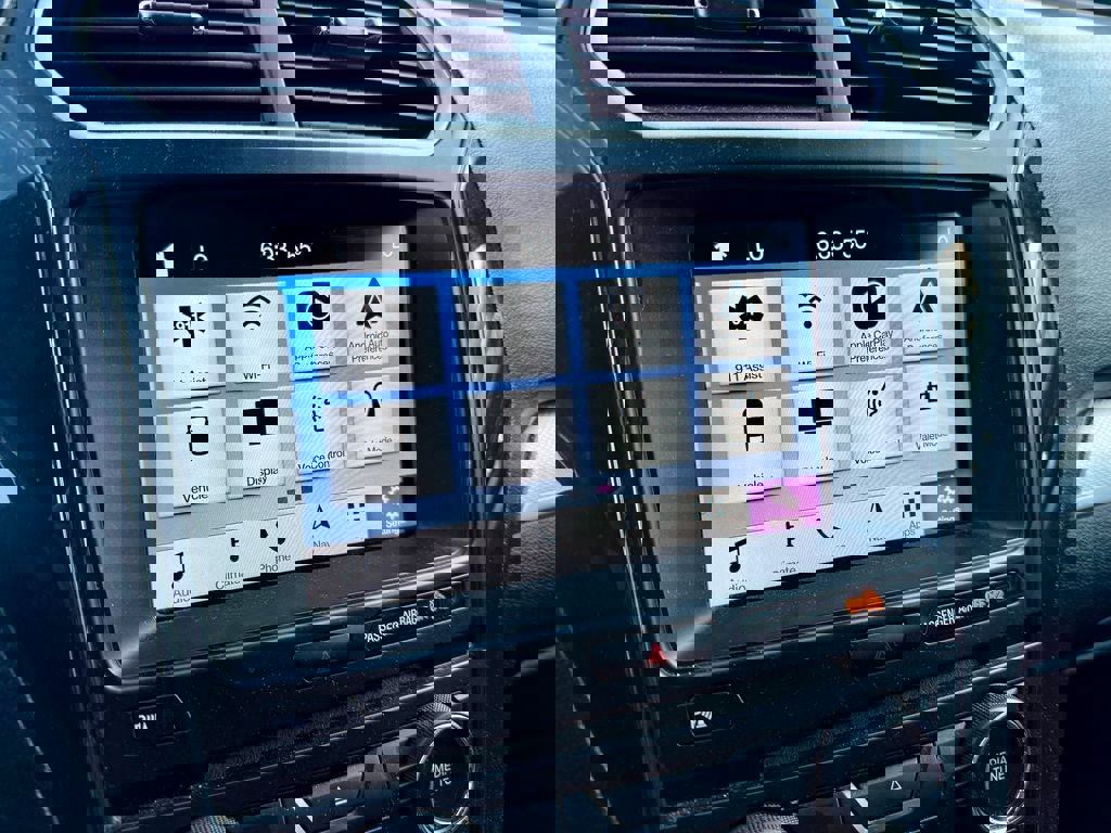 Used 2017 Ford Explorer XLT w/ Equipment Group 202A AWD/4WD image 24