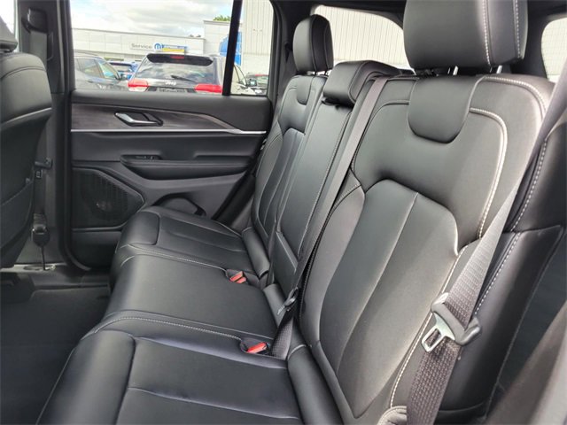 Used 2024 Jeep Grand Cherokee Limited image 16