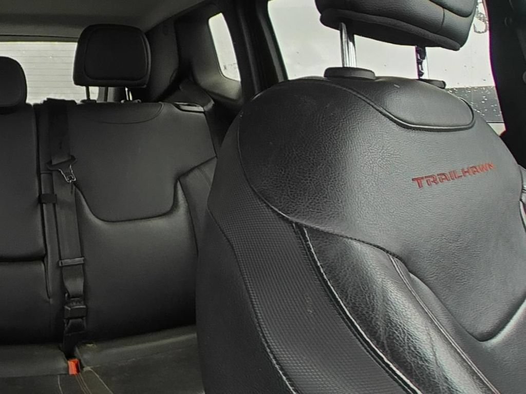 Used 2015 Jeep Renegade Trailhawk w/ Premium Leather Group AWD/4WD image 11