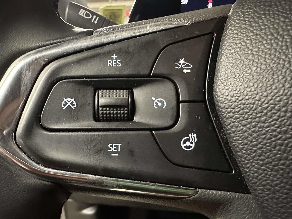 Used 2025 Chevrolet Trax ACTIV w/ Driver Confidence Package FWD image 31