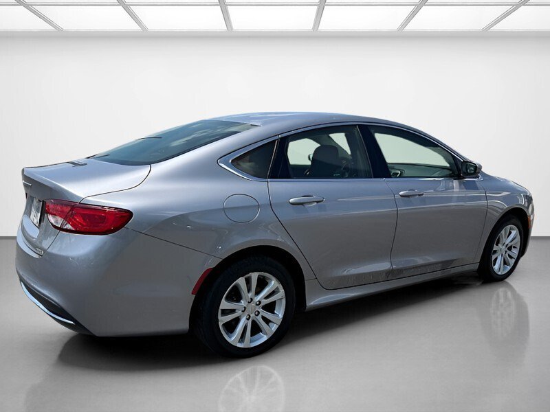 Used 2016 Chrysler 200 Limited FWD image 8