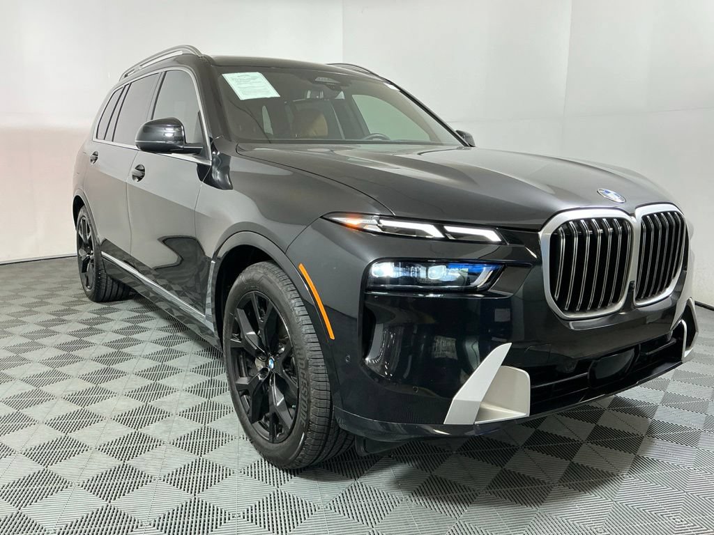 Used 2025 BMW X7 xDrive40i w/ Premium Package AWD/4WD image 4