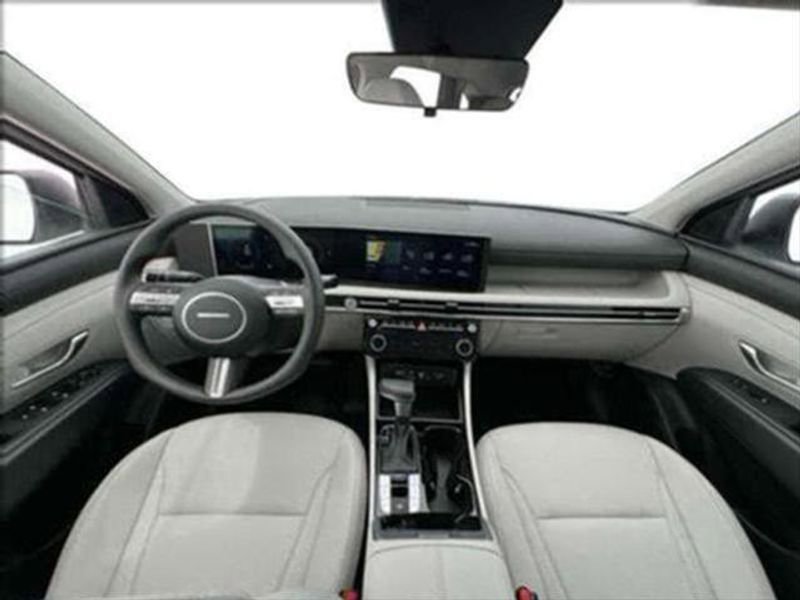 Used 2025 Hyundai Tucson SEL image 14