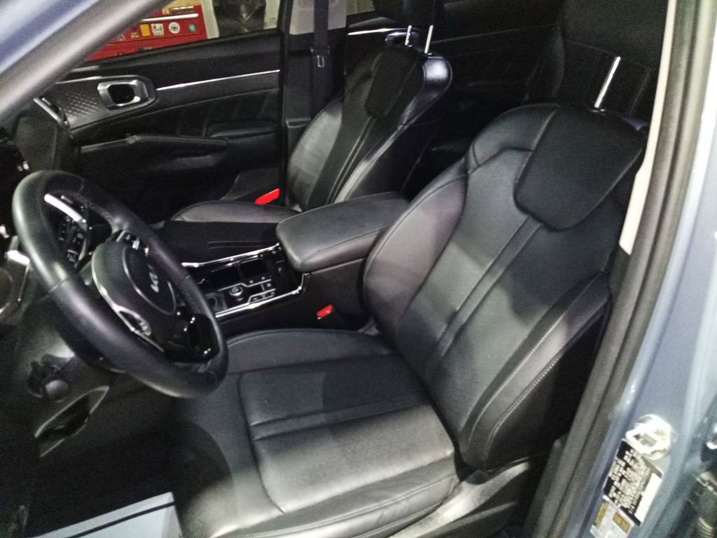 Used 2023 Kia Sorento SX image 11