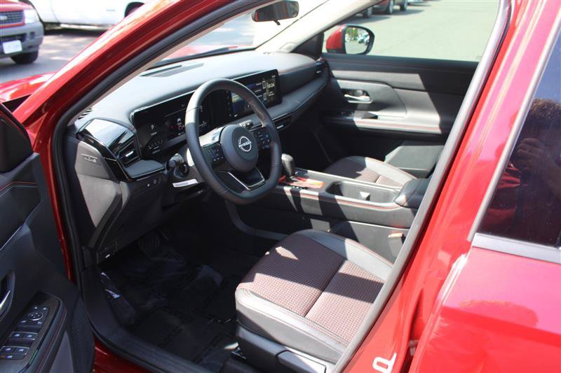 Used 2025 Nissan Kicks SR FWD image 10