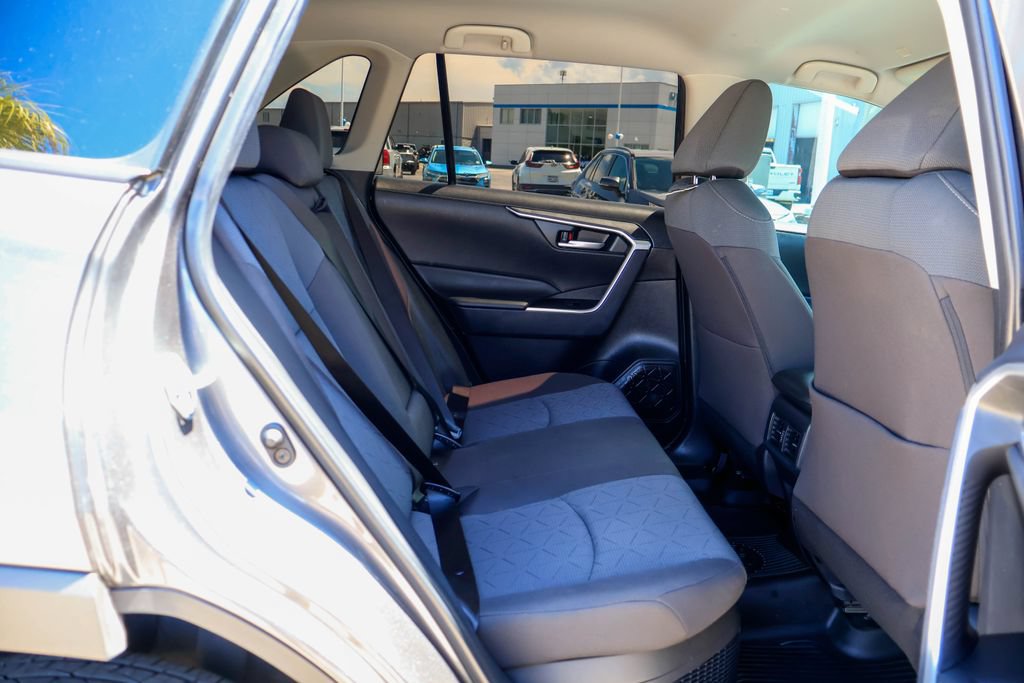 Used 2025 Toyota RAV4 XLE AWD/4WD image 12