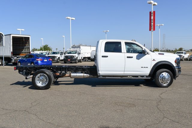 Used 2022 RAM 5500 Tradesman w/ Chrome Appearance Group RWD image 9