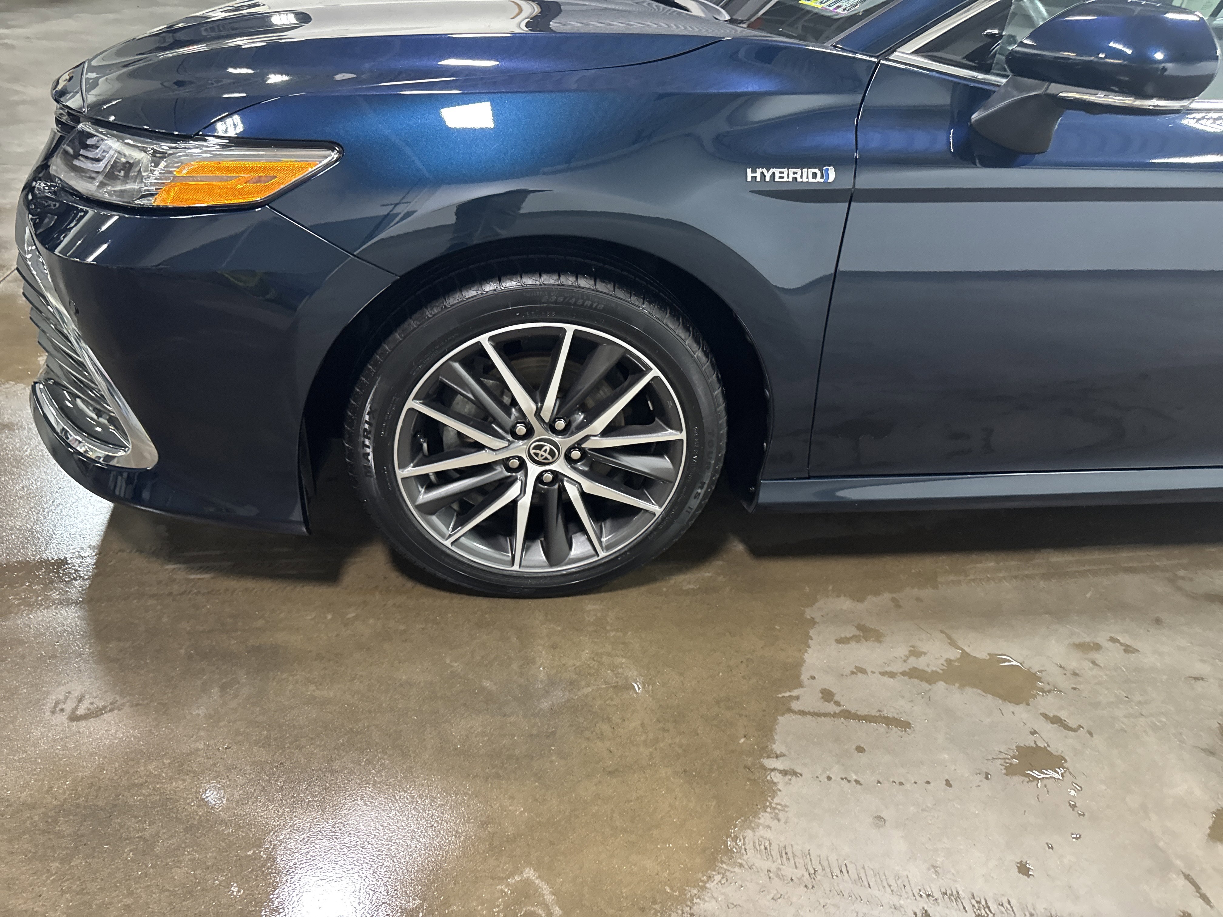 Used 2021 Toyota Camry XLE w/ Navigation Upgrade Package FWD image 9