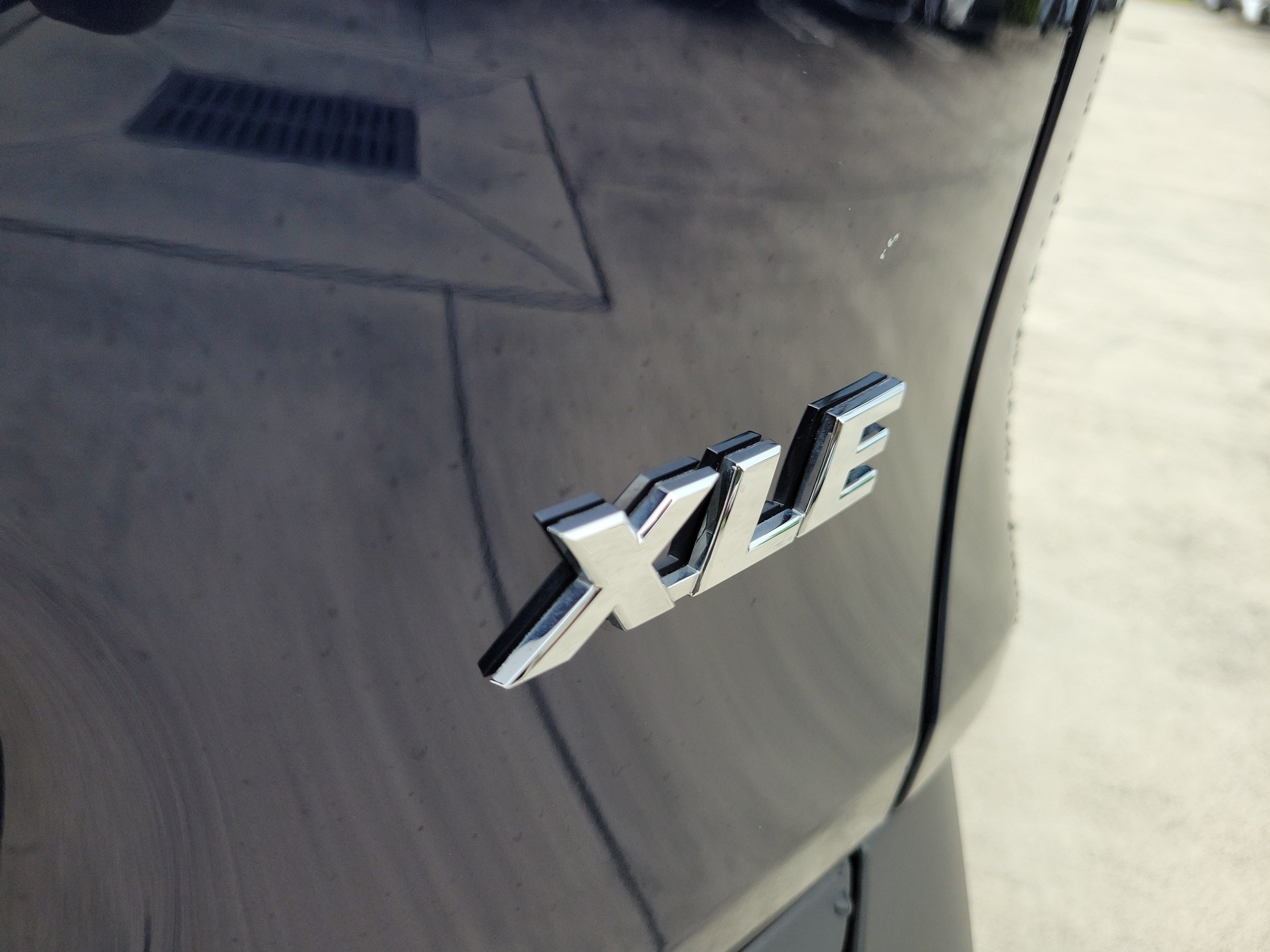 Used 2025 Toyota RAV4 XLE Premium FWD image 9