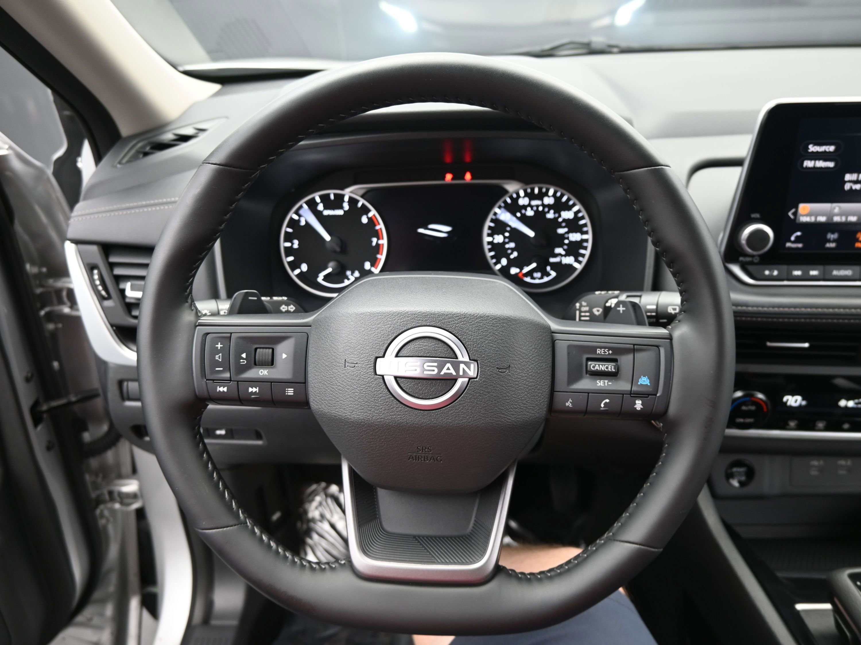 Used 2025 Nissan Rogue SV image 18