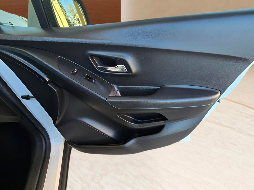 Used 2020 Chevrolet Trax LS image 55