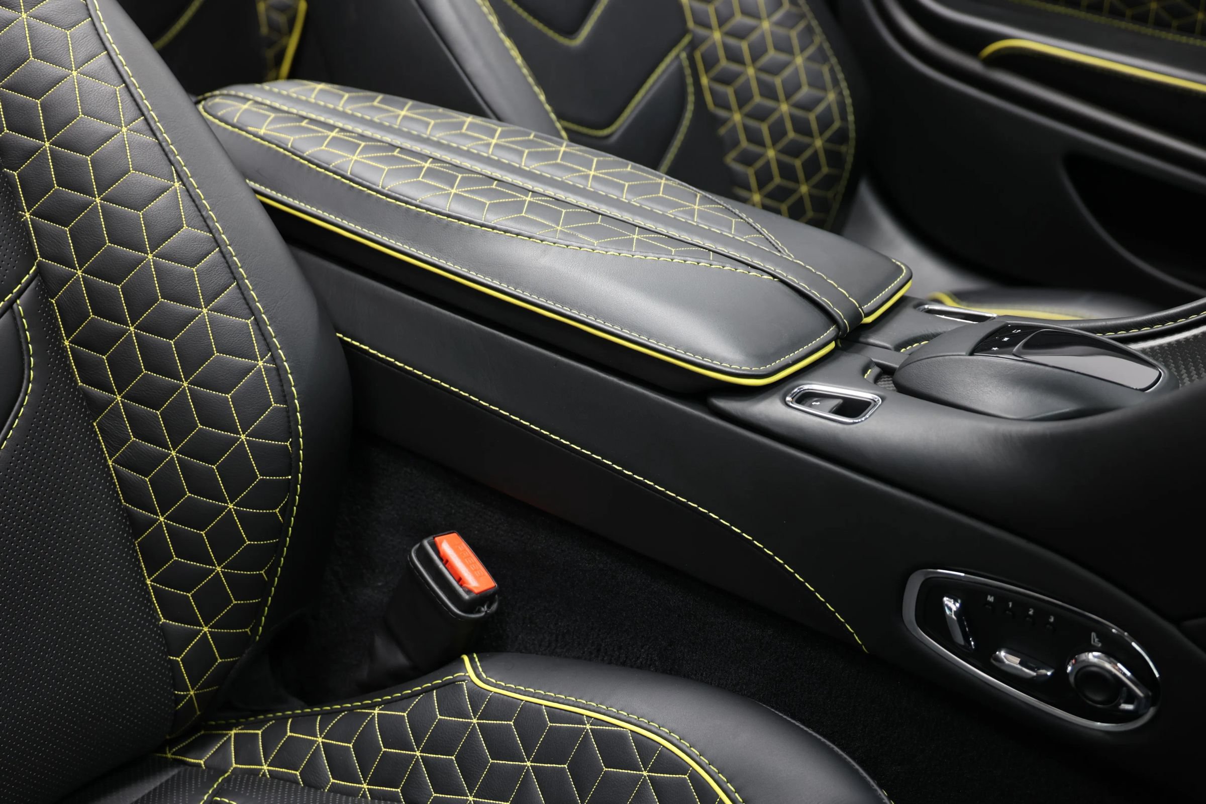 Used 2021 Aston Martin DBS Superleggera Volante RWD image 97
