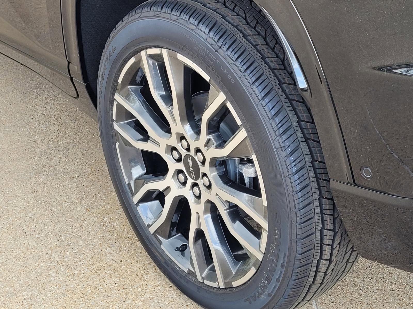 New 2026 GMC Acadia Denali Ultimate w/ LPO, Floor Liner Package AWD/4WD image 5