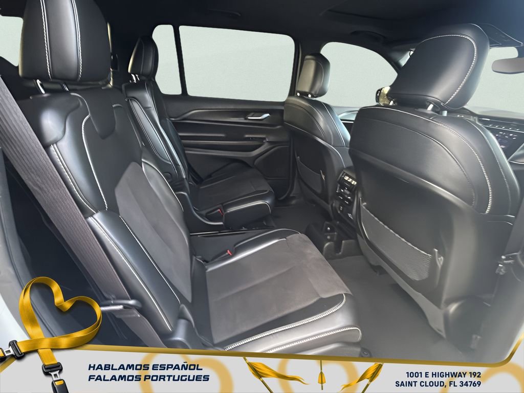 Used 2023 Jeep Grand Cherokee L Laredo image 27