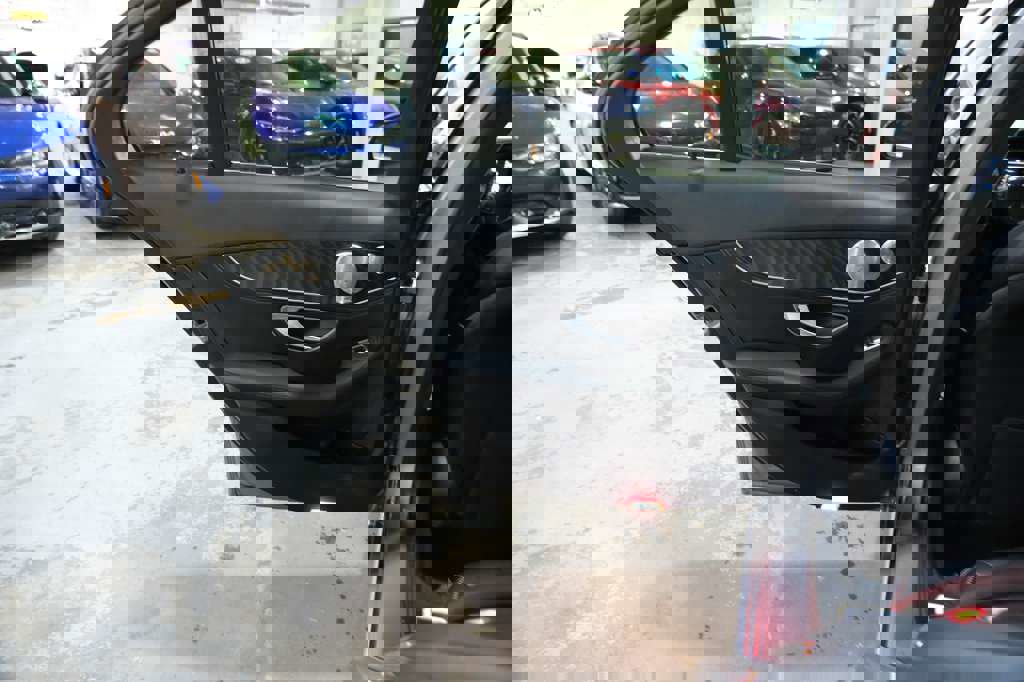 Used 2015 Mercedes-Benz C 300 4MATIC Sedan image 23